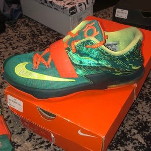 KD VII weatherman’s (GS SIZING BOYS SHOE)